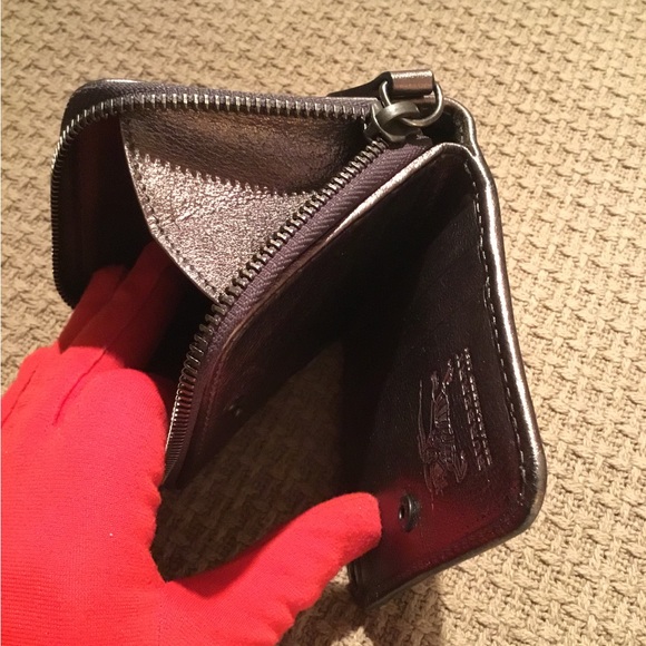 AUTHENTIC BURBERRY COMPACT WALLET IN GOOD PRE-LOVED CONDITION. ONLY $138.00.🔥🔥 - Picture 12 of 14